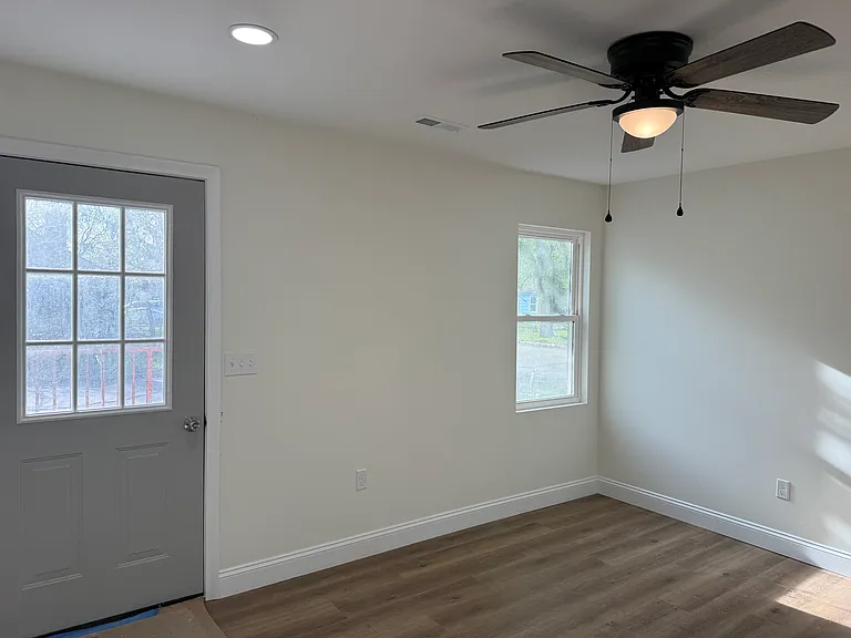 2503 E Graham Ave — Photo 5