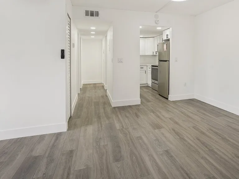 3704 Broadway #206 — Photo 8