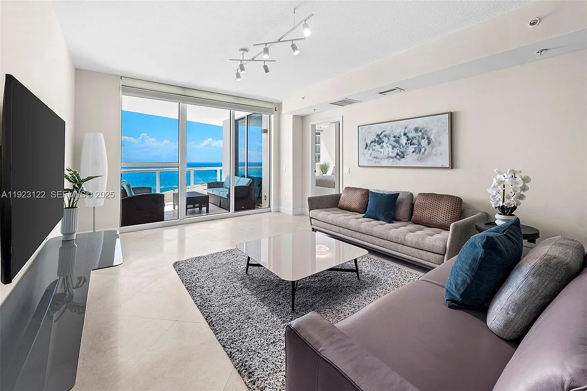 Building Photo - 3801 Collins Ave #1602