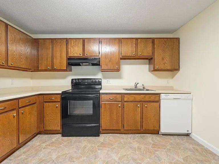 1703 White Cedar Blvd — Photo 9