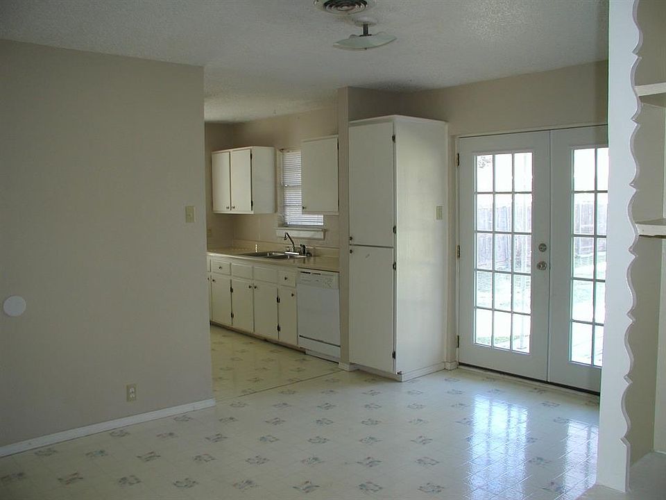2nd image of 406 Jolee St