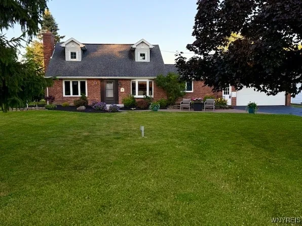 4995 Meadowbrook Rd, Williamsville, NY 14221