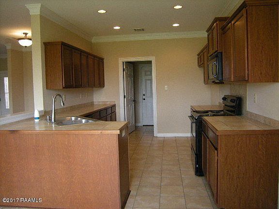 4th image of 403 Bellevedere Ave