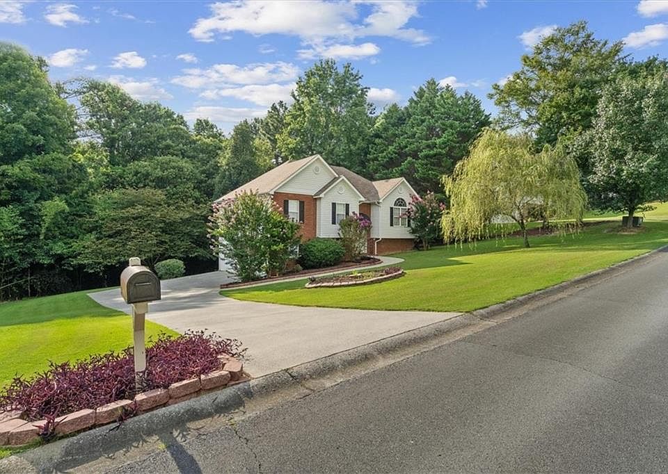 1st image of 130 Orchard Way SE