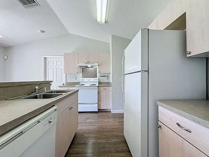 424 Danube Way — Photo 14
