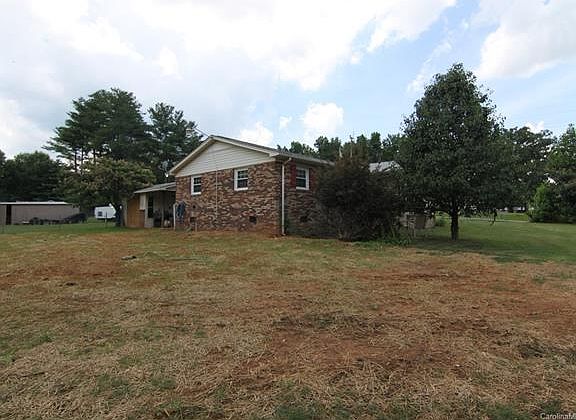 3rd image of 702 Athenia Pl