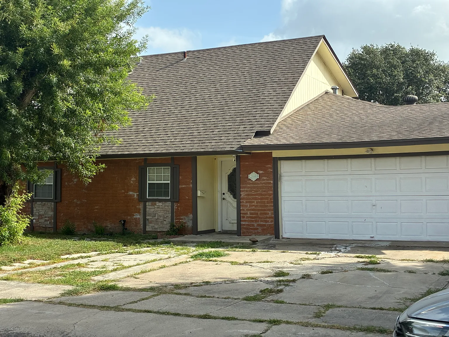 3 bed, 1349 sqft, $2,200 — Photo 2