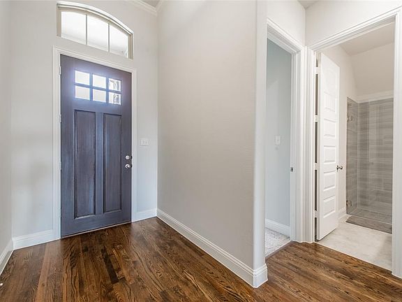 3rd image of 3005 Charles Dr