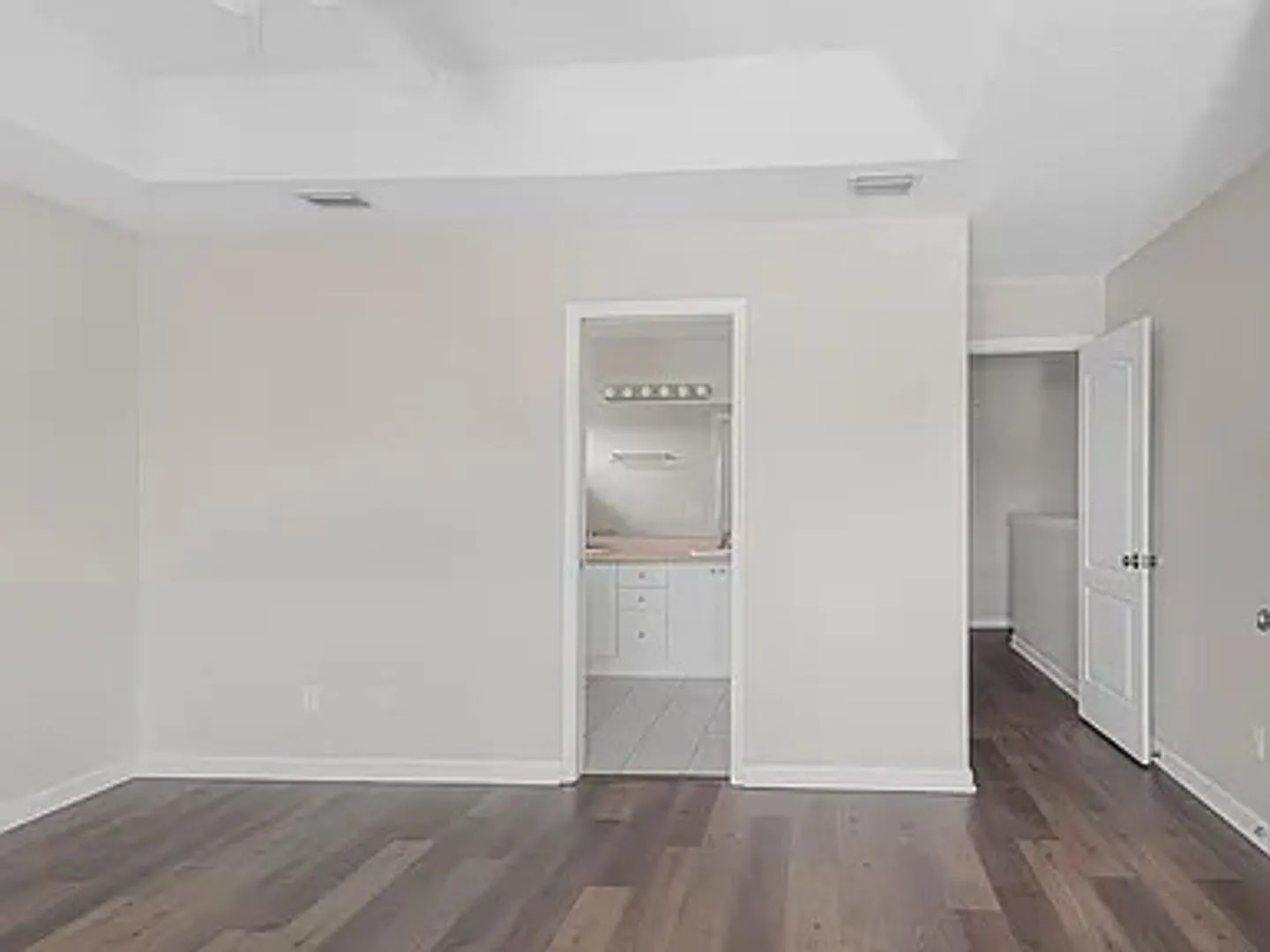Single-Family House for Rent — Photo 3