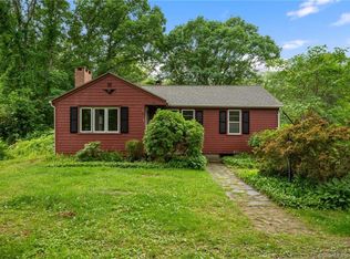 18 Clarence Ave, Pawcatuck, CT 06379