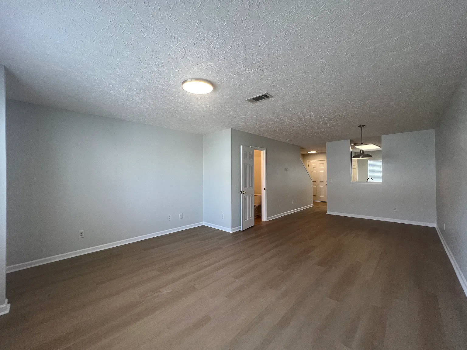 2 bed, 2.5 bath, 1234 sqft, $1,700 — Photo 3
