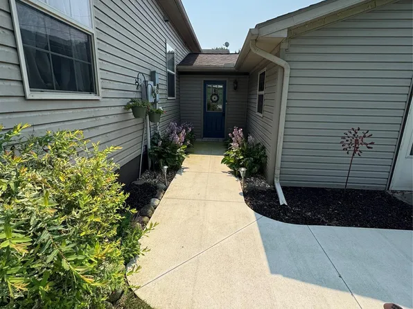 577 Norvell Beach Dr, Brooklyn, MI 49230