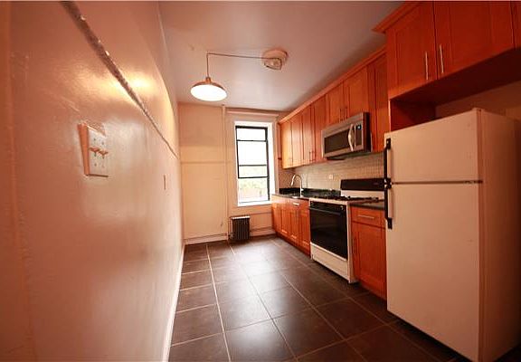 3rd image of 265 4th Ave APT 2C