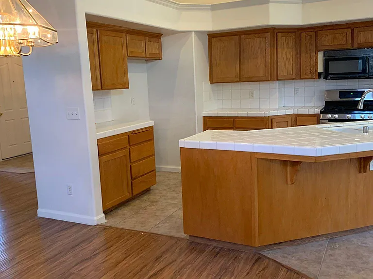 2832 E Cromwell Ave — Photo 23