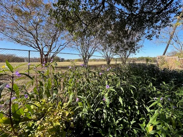 741 NW 14th St, Grand Prairie, TX 75050