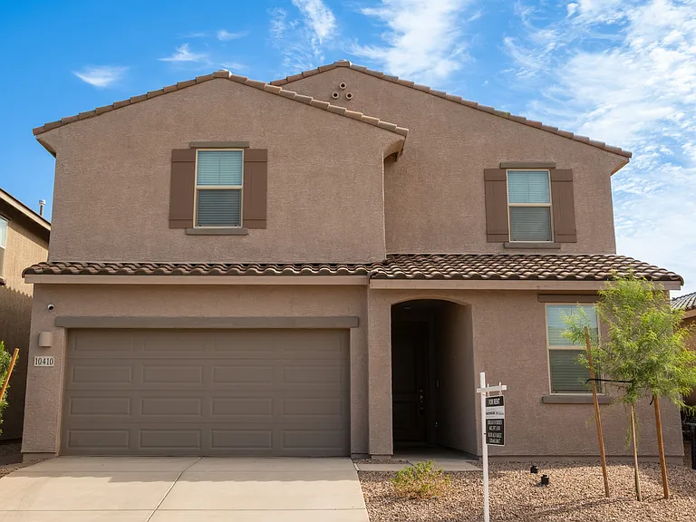 10410 W Robertson St — Photo 2