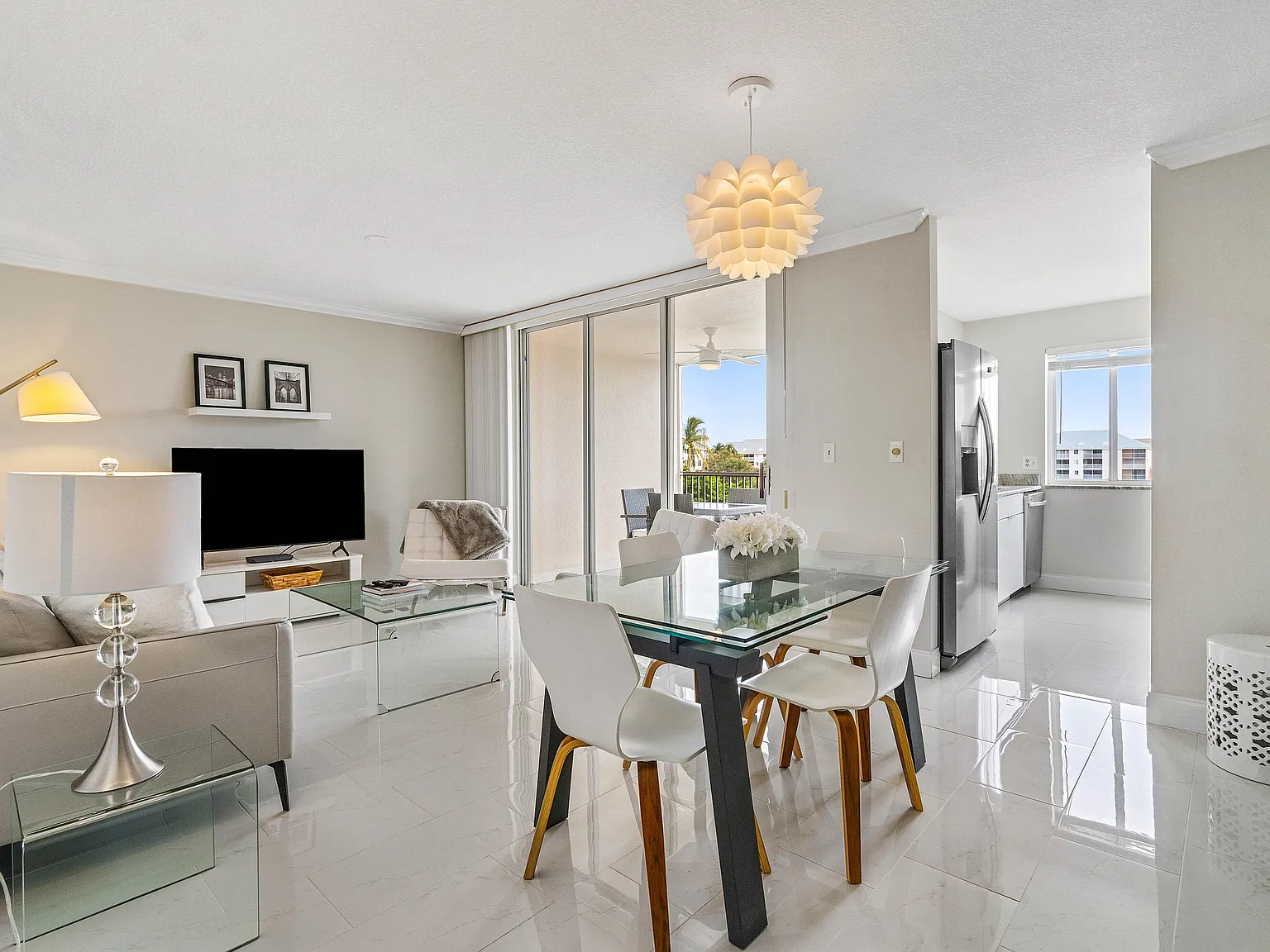 1 bed, 1.5 bath, 821 sqft, $6,500 — Photo 3