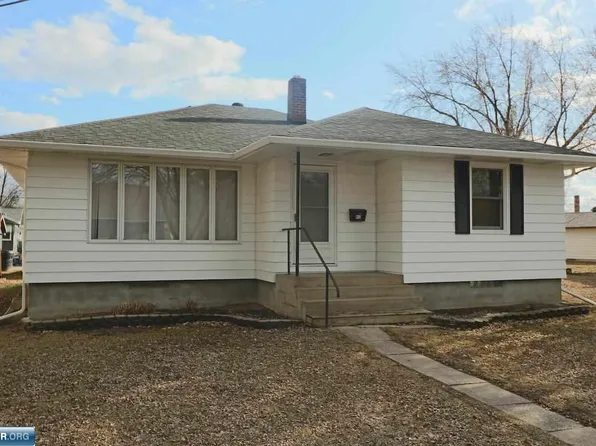 812 6th St S, Virginia, MN 55792