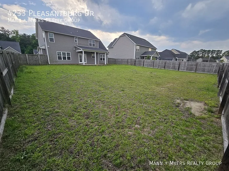 4233 Pleasantburg Dr — Photo 44