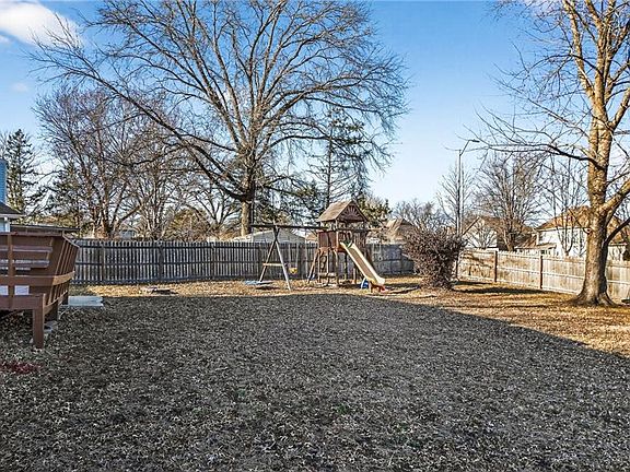 3rd image of 1016 NE 99th St