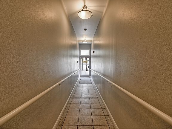 2nd image of 565 Arguello Blvd #2
