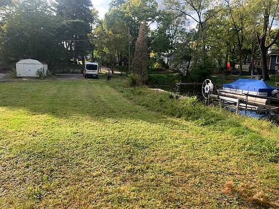 3rd image of 35 Medinah St