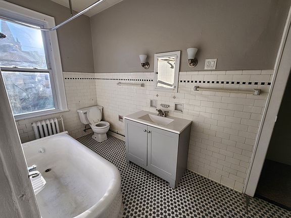 4th image of 1 W Somerset St #4