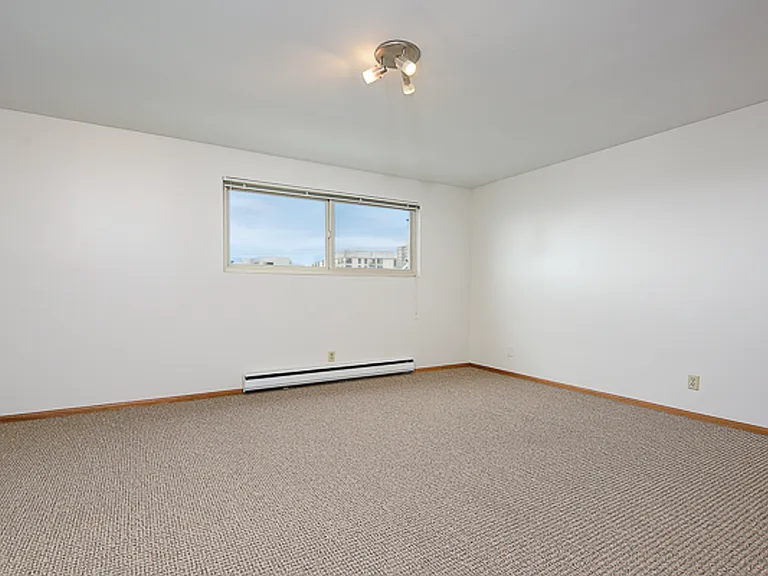 Aloha House Apartments — Photo 27