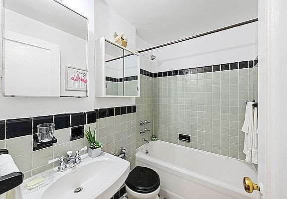3rd image of 200 W 20th St APT 1416