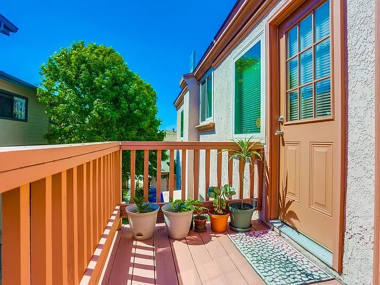 1063 Loring St — Photo 16