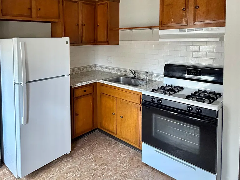 17 Brown St #R1 — Photo 2