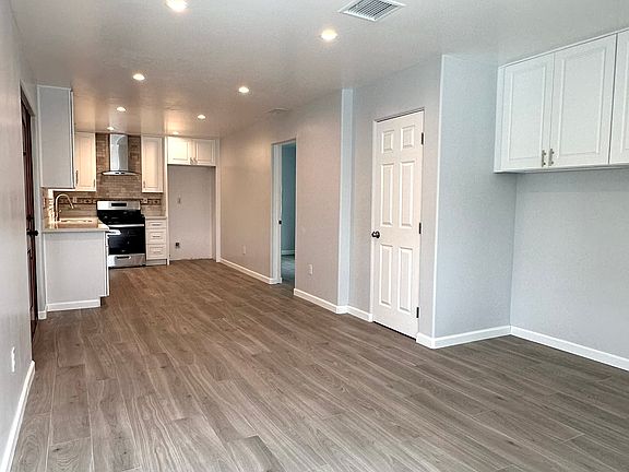 5th image of 13747 Polk St