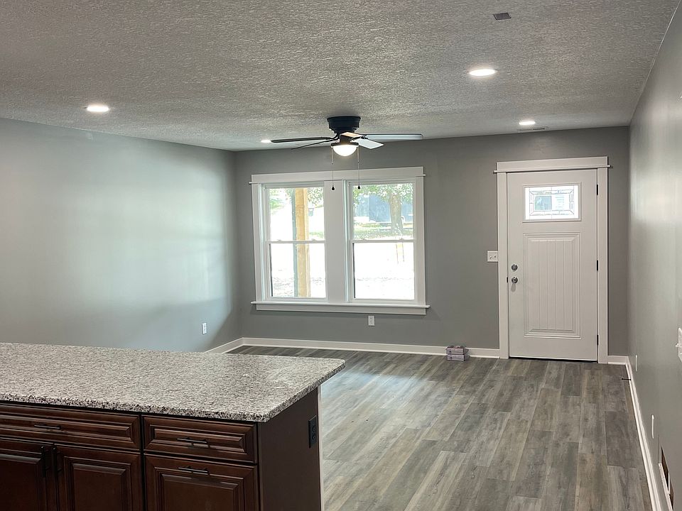 1st image of 1006 W Chestnut St #1006
