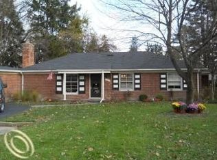 332 Stephens Rd, Grosse Pointe Farms, MI 48236