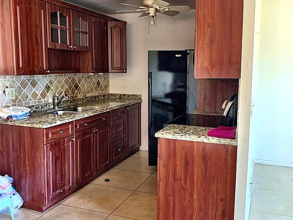 4th image of 1092 Westbury Cir #H-1092