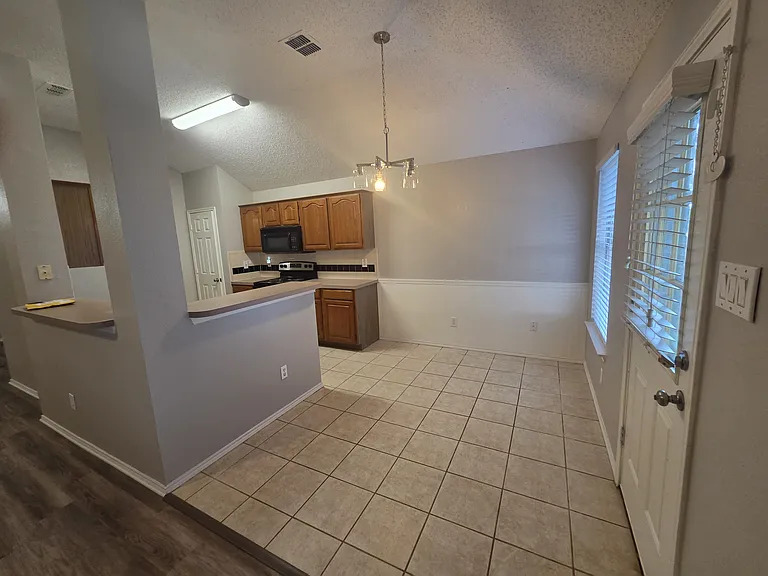 3304 Sparta Dr — Photo 9