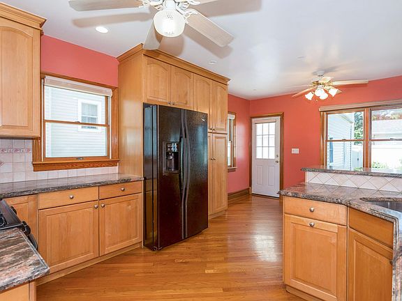 5th image of 207 Hillside Ave