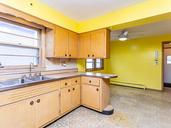 4th image of 4126 N Melvina Ave