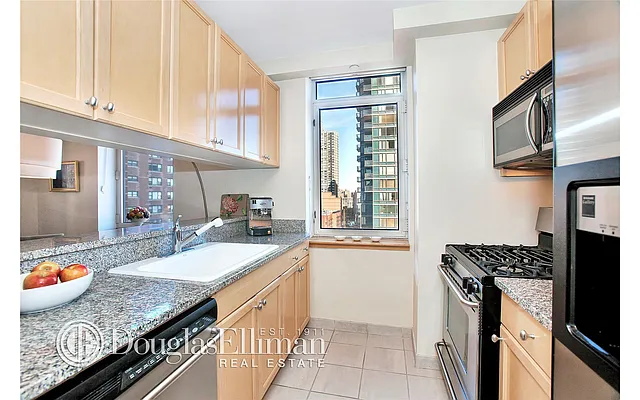 Sold by Douglas Elliman | media 27