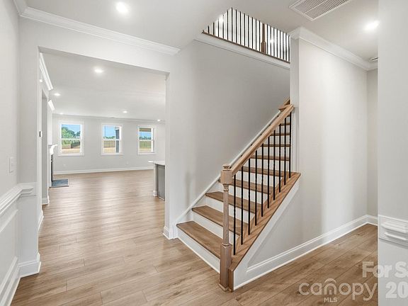 5th image of 2509 Mabel Ln
