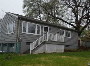 25 Pearl St, Bloomingdale, NJ 07403