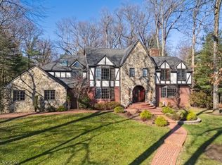 545 Johnston Dr, Watchung, NJ 07069