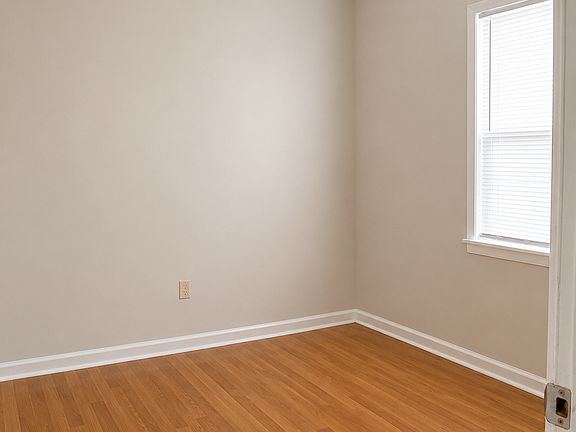 5th image of 318 Idlewild St