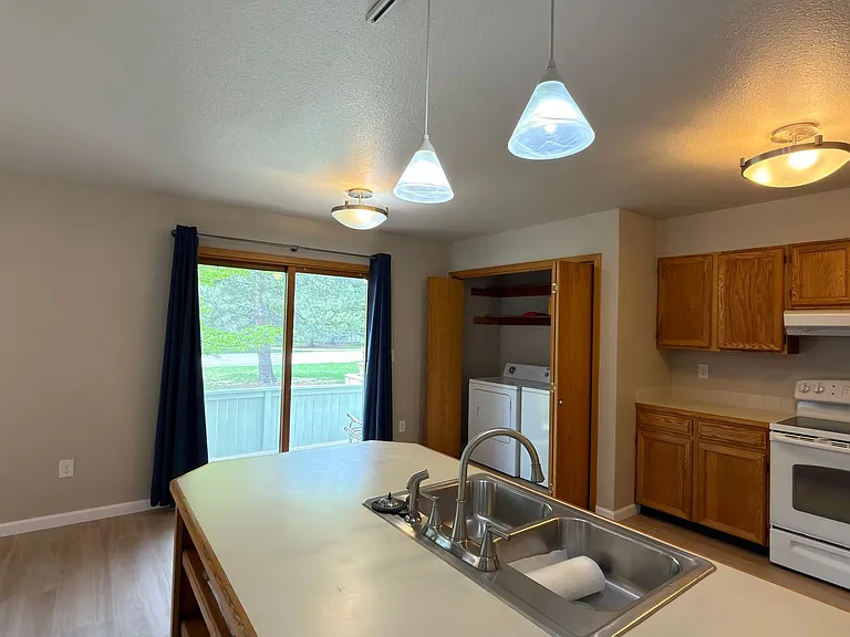 1037 Driftwood Dr — Photo 6