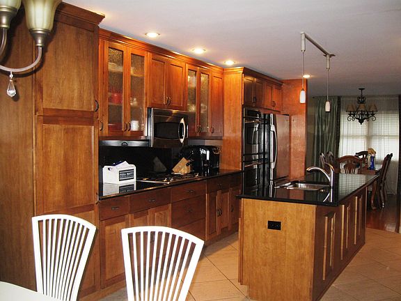 4th image of 5811 Francis Ave