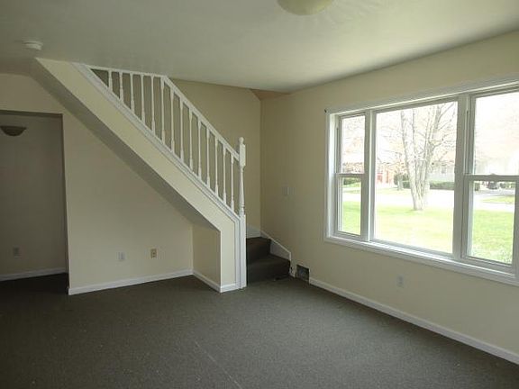 3rd image of 286 Forest Hill Dr