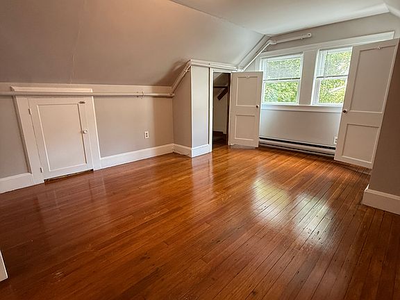 3rd image of 74 Smith St #74