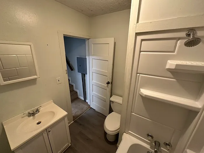 324 Hudson St — Photo 3