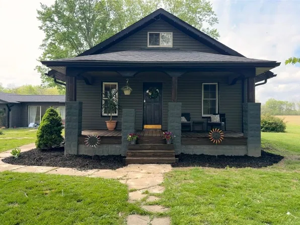 2305 N 1025th St, Ramsey, IL 62080