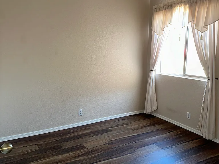 15743 W Elm St — Photo 28